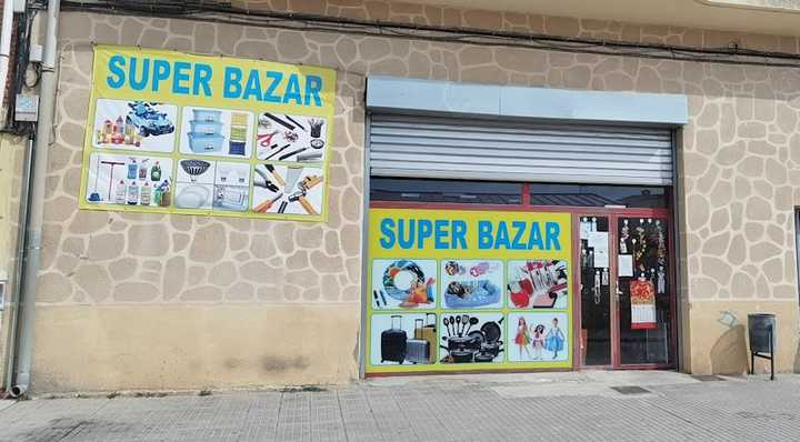 Fotografia tomada fuera de Súper Bazar - Bazar en Roa, Burgos