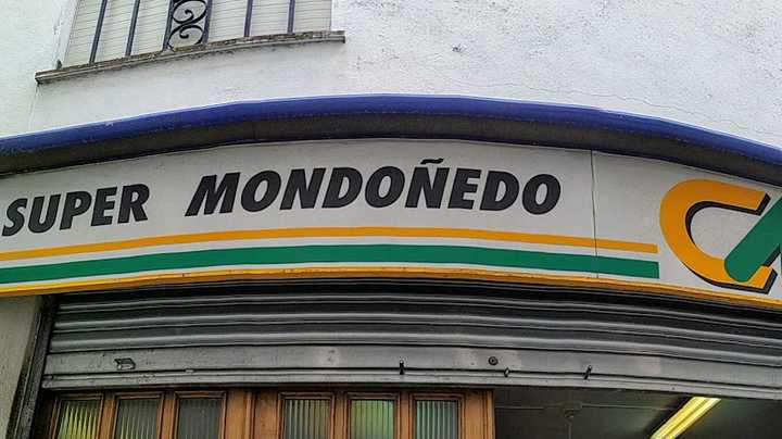 Fotografia tomada fuera de Super Mondoñedo - Supermercado en Mondoñedo, Lugo
