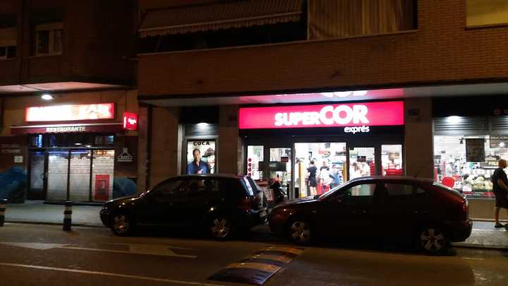 Fotografia tomada fuera de Supercor Exprés - Supermercat en Castelldefels, Barcelona