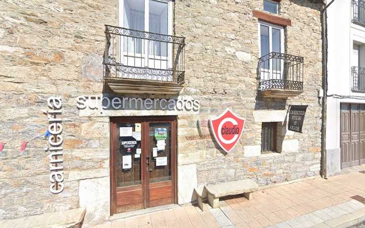 Fotografia tomada fuera de Supermercado Claudio - Supermercado en Pedrafita do Cebreiro, Lugo