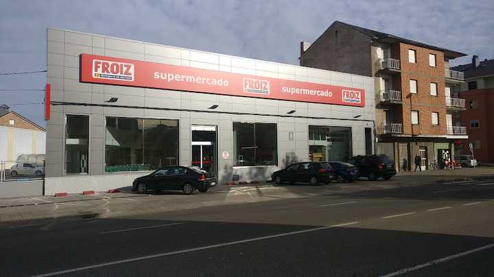 Fotografia tomada fuera de Supermercado Froiz - Supermercado en Ponferrada, León