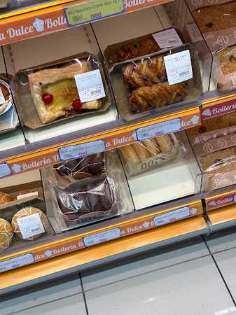 Fotografia tomada fuera de Supermercado FROIZ - Supermercado en León, León