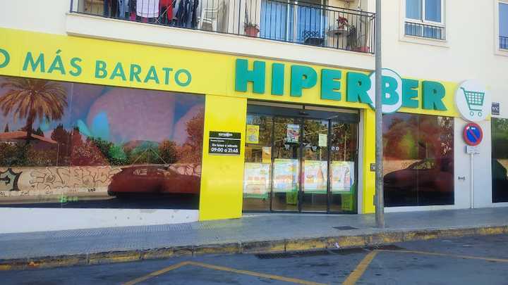 Fotografia tomada fuera de Supermercado Hiperber Altea - Supermercado en Altea, Alicante