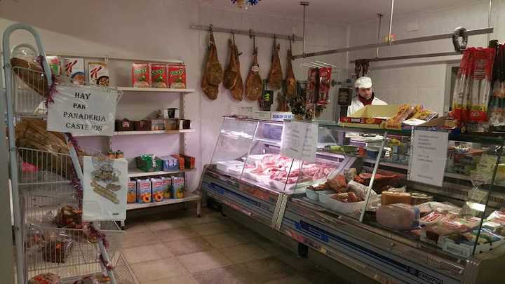 Fotografia tomada fuera de Supermercado Luengo Muñoz - Supermercado en Beteta, Cuenca