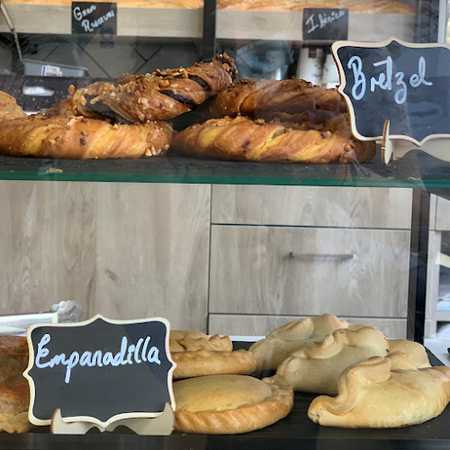 Fotografia tomada fuera de Supermercado San Juan Playa | CADA DIA MINIMARKET COFFEE & BAKERY - Supermercado en Alicante, Alicante