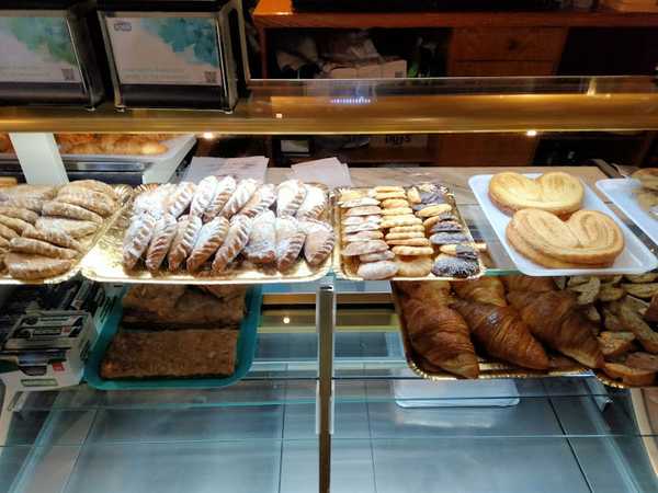 Fotografia tomada fuera de Cafeteria Eth Caris - cafeterías en Vielha, Lleida
