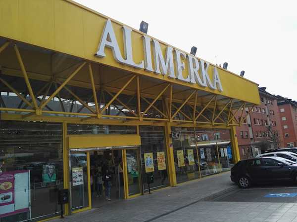 Fotografia tomada fuera de Supermercados Alimerka - Supermercado en Oviedo, Asturias