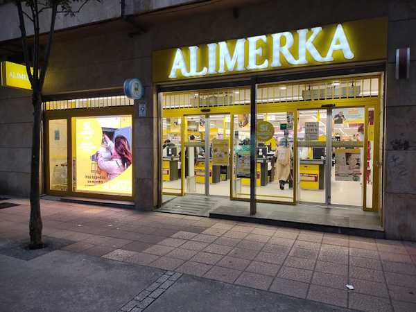 Fotografia tomada fuera de Supermercados Alimerka - Supermercado en Oviedo, Asturias