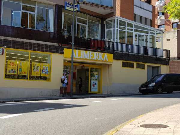 Fotografia tomada fuera de Supermercados Alimerka - Supermercado en Candás, Asturias