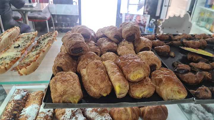 Fotografia tomada fuera de Cafeteria Fleca Pastisseria - Pastisseria en Pineda de Mar, Barcelona