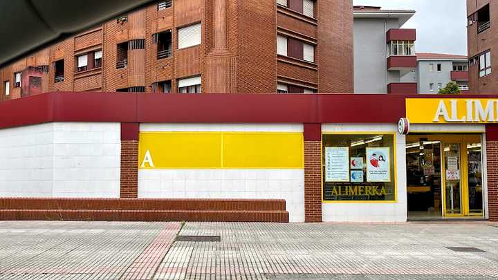 Fotografia tomada fuera de Supermercados Alimerka - Supermercado en Piedras Blancas, Asturias