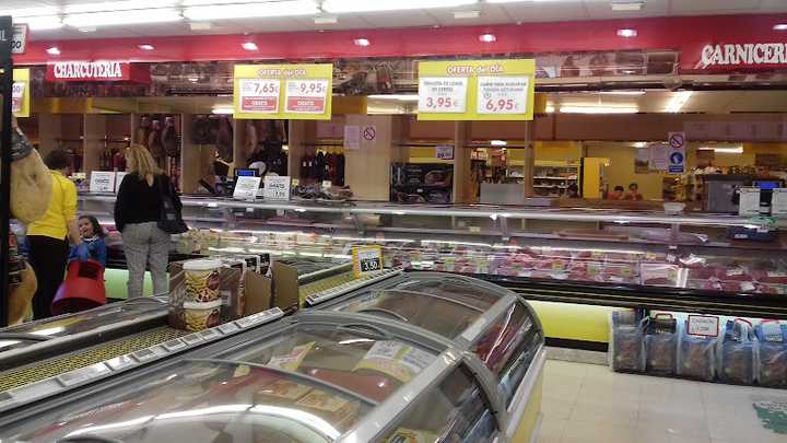 Fotografia tomada fuera de Supermercados Alimerka - Supermercado en Posada, Asturias