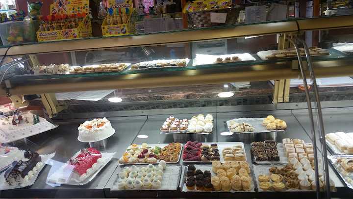 Fotografia tomada fuera de Cafeteria fuentes - Pastelería en Fuenlabrada, Madrid