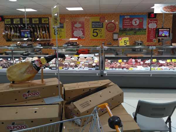 Fotografia tomada fuera de Supermercados Consum - Supermercado en Hellín, Albacete