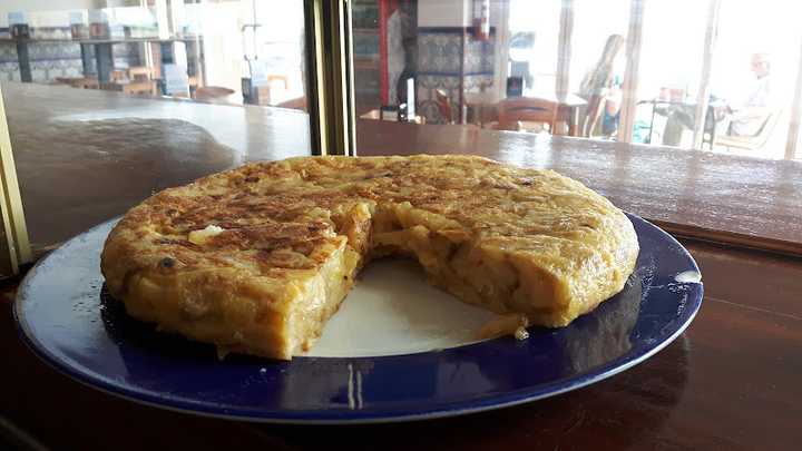 Fotografia tomada fuera de Cafeteria Heladeria Ahinara - restaurantes en San Vicente de la Barquera, Cantabria