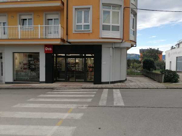 Fotografia tomada fuera de Supermercados Dia - Supermercado en O Valadouro, Lugo