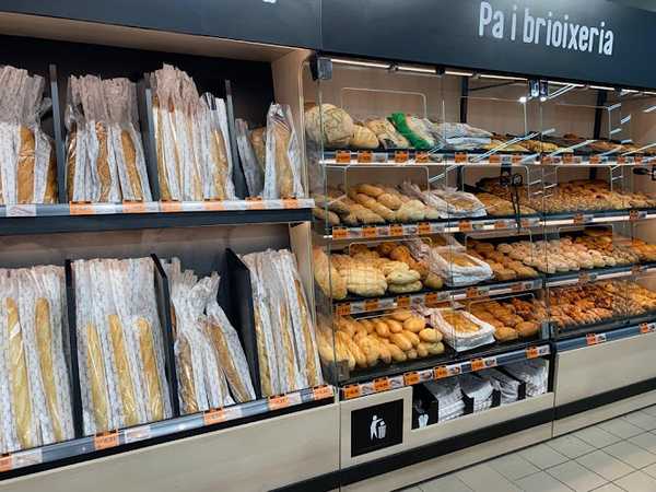 Fotografia tomada fuera de Supermercados Dia - Supermercado en Olot, Girona