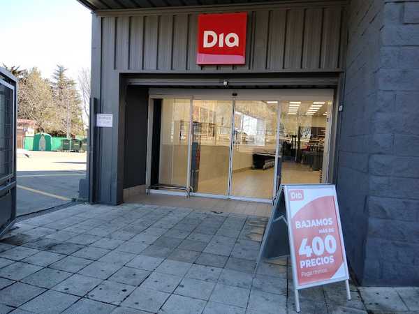 Fotografia tomada fuera de Supermercados Dia - Supermercado en La Bañeza, León