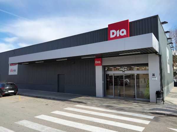 Fotografia tomada fuera de Supermercados Dia - Supermercado en Olesa de Montserrat, Barcelona