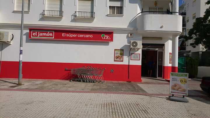 Fotografia tomada fuera de Supermercados El Jamón - Supermercado en El Portil, Huelva