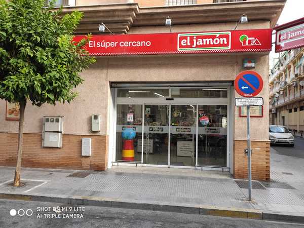 Fotografia tomada fuera de Supermercados El Jamón - Supermercado en Huelva, Huelva