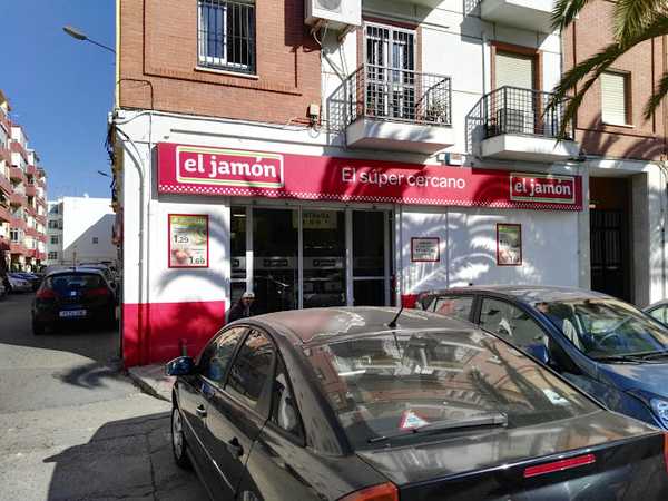 Fotografia tomada fuera de Supermercados El Jamón - Supermercado en Huelva, Huelva