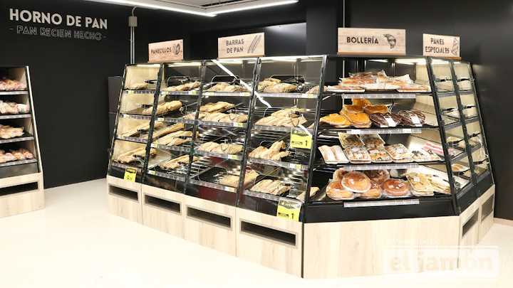 Fotografia tomada fuera de Supermercados El Jamón - Supermercado en Islantilla, Huelva