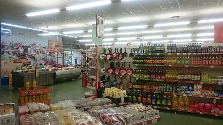 Fotografia tomada fuera de Supermercados El Jamón - Supermercado en Mazagón, Huelva