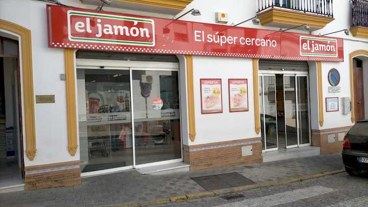 Fotografia tomada fuera de Supermercados El Jamón - Supermercado en Moguer, Huelva