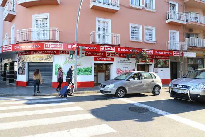 Fotografia tomada fuera de Supermercados El Jamón - Supermercado en Cádiz, Cádiz