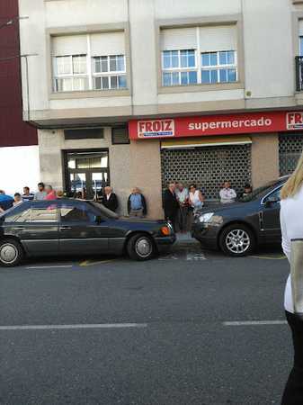 Fotografia tomada fuera de Supermercados Froiz - Supermercado en Monterroso, Lugo