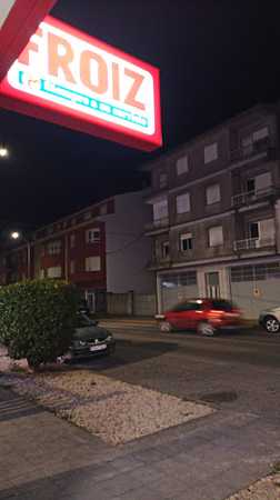 Fotografia tomada fuera de Supermercados Froiz - Supermercado en Castro, Lugo