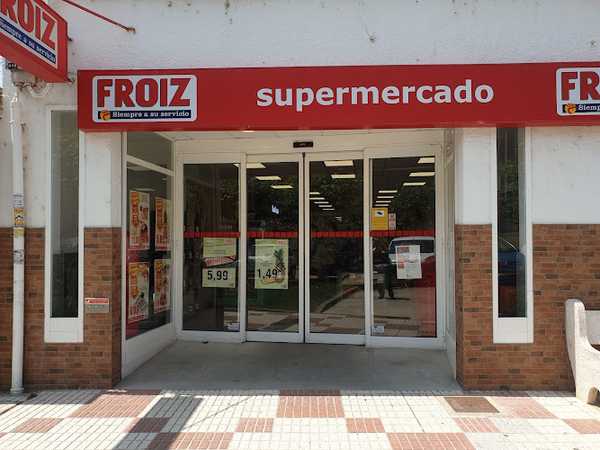 Fotografia tomada fuera de Supermercados Froiz - Supermercado en Dueñas, Palencia
