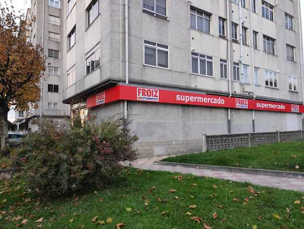 Fotografia tomada fuera de Supermercados Froiz - Supermercado en Ferrol, A Coruña