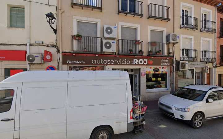 Fotografia tomada fuera de Supermercados Rojo - Supermercado en Jadraque, Guadalajara