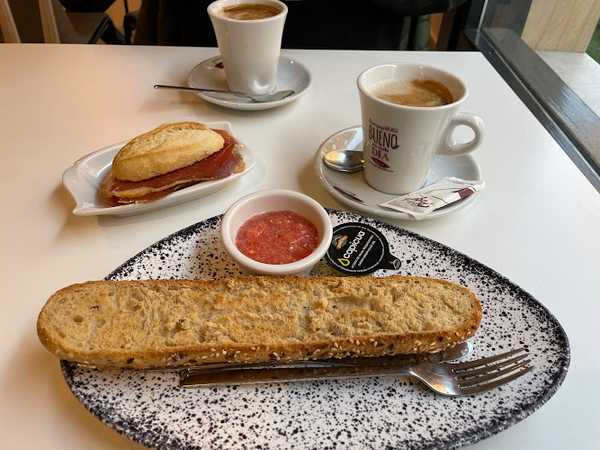 Fotografia tomada fuera de CAFETERÍA LA CAMPANA. - cafeterías en Villarrobledo, Albacete