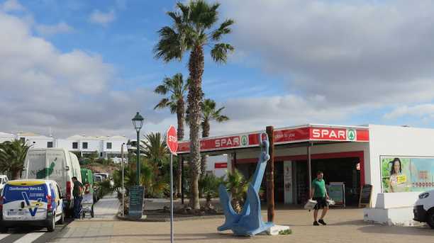 Fotografia tomada fuera de Supermercados Spar Trebol - Supermercado en Costa Teguise, Las Palmas