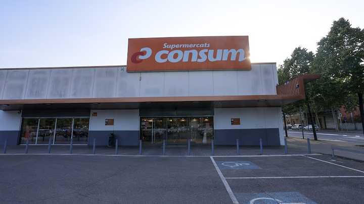 Fotografia tomada fuera de Supermercat Consum - Supermercat en Salt, Girona