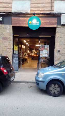 Fotografia tomada fuera de Supermercats Llobet - Supermercado en Manresa, Barcelona