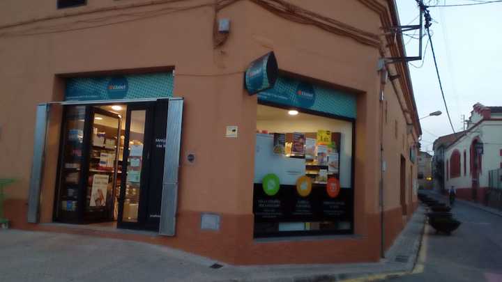 Fotografia tomada fuera de Supermercats Llobet - Supermercado en Sant Salvador de Guardiola, Barcelona