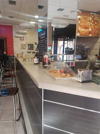 Fotografia tomada fuera de Cafeteria La Ermita - cafeterías en Castro-Urdiales, Cantabria