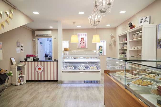 Fotografia tomada fuera de Sweet Dreams Pastisseria - Pastisseria en Mataró, Barcelona