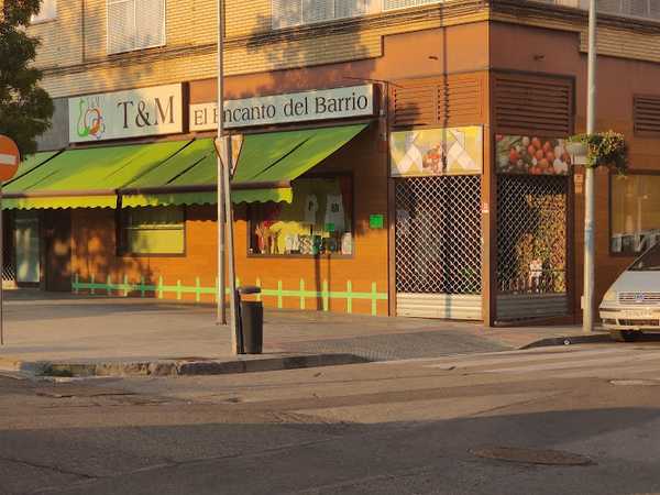 Fotografia tomada fuera de T&M Encanto Del Barrio - Supermercado en Huesca, Huesca