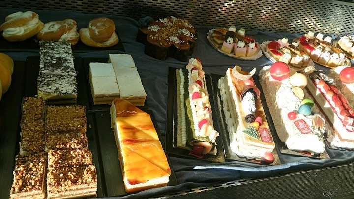 Fotografia tomada fuera de Cafetería La Fuente - cafeterías en Almodóvar del Río, Córdoba