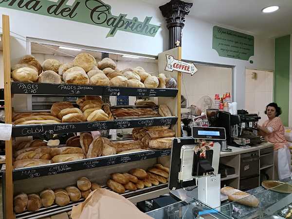 Fotografia tomada fuera de Tahona del Capricho - Panadería en Madrid, Madrid