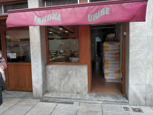 Fotografia tomada fuera de Tahona Uribe - Panadería en Altzaga, Bizkaia