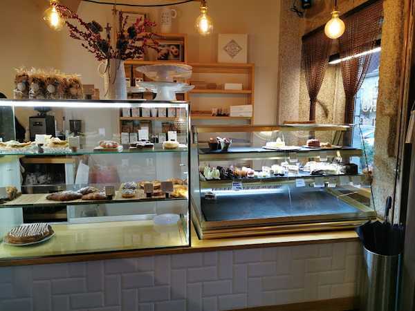 Fotografia tomada fuera de Taller de Dulces Óscar Romero - cafeterías en Tui, Pontevedra