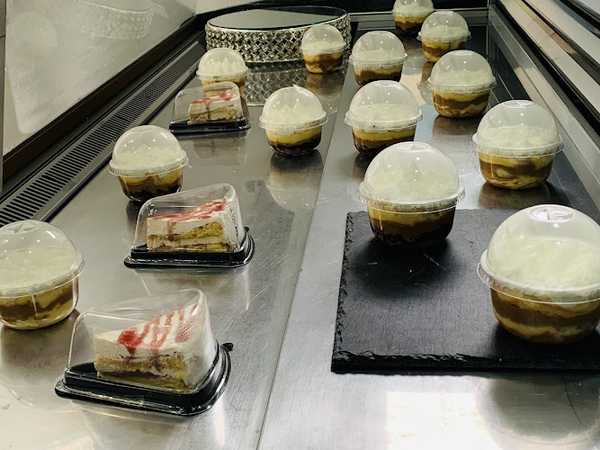 Fotografia tomada fuera de Tartas Artesanas Cristina - Pastelería especializada en tartas nupciales en Irun, Gipuzkoa