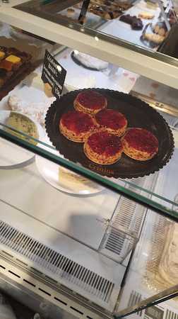 Fotografia tomada fuera de Tartas Cristina · Pastelería Artesana - Pastelería en Granada, Granada