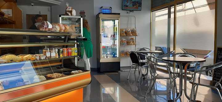 Fotografia tomada fuera de The bakery and coffee - Panadería en Alcoi, Alicante